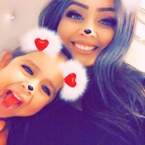 Meet your Posher, Daisi